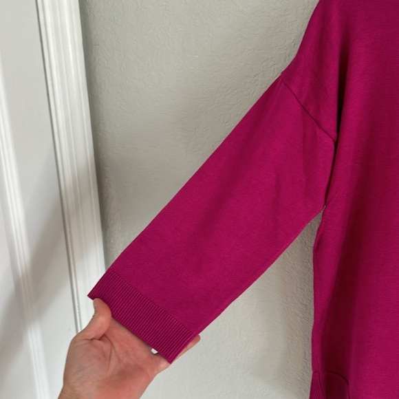 Cute/sexy, button back quarter sleeve sweater - Picture 3 of 9